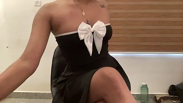 LucytheDevilQueen online show from 11.30.25