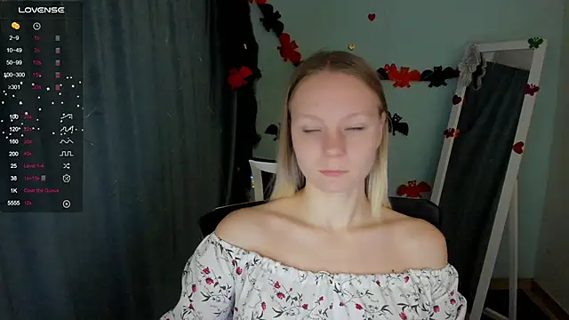 Snapshot of Kassandra_XX chatting on 10.31.25 Kassandra XX online show from 10.31.25