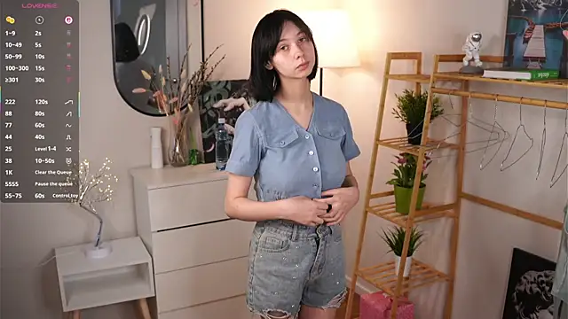 SuzanneHowse online show from 10.17.25