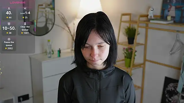 SuzanneHowse online show from 11.04.25