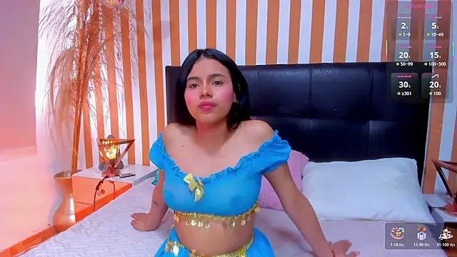 Snapshot of LunaToledo chatting on 11.10.25 LunaToledo online show from 11.10.25