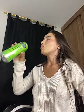 Scarlett05 online show from 11.23.25