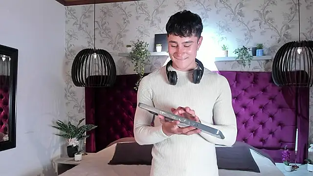 AustinJones  online show from 02.18.26