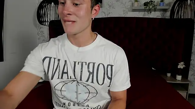 Snapshot of AustinJones_ chatting on 07.07.26 AustinJones online show from 07.07.26