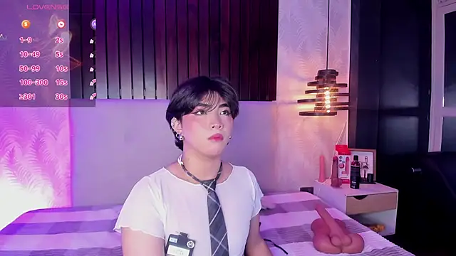 Snapshot of Creamy_Angelo chatting on 10.28.25 Creamy Angelo online show from 10.28.25