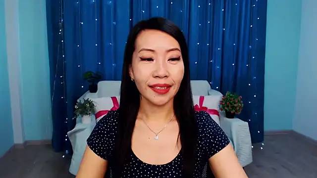 LiaPak online show from 10.20.25