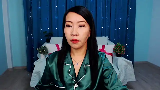 LiaPak online show from 10.30.25