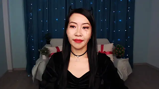 LiaPak online show from 10.31.25