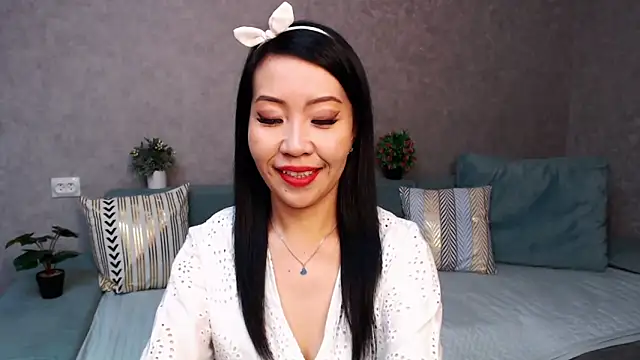 LiaPak online show from 11.17.25