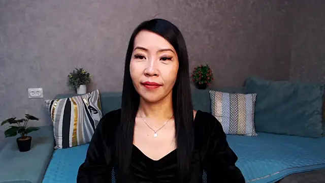 LiaPak online show from 11.19.25