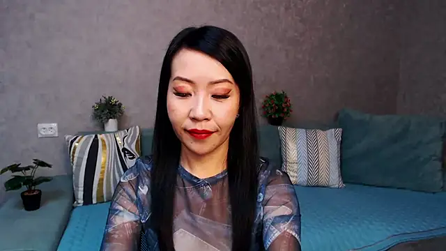 LiaPak online show from 11.21.25