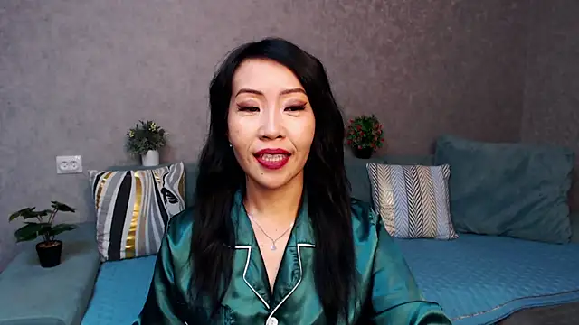 LiaPak online show from 11.22.25