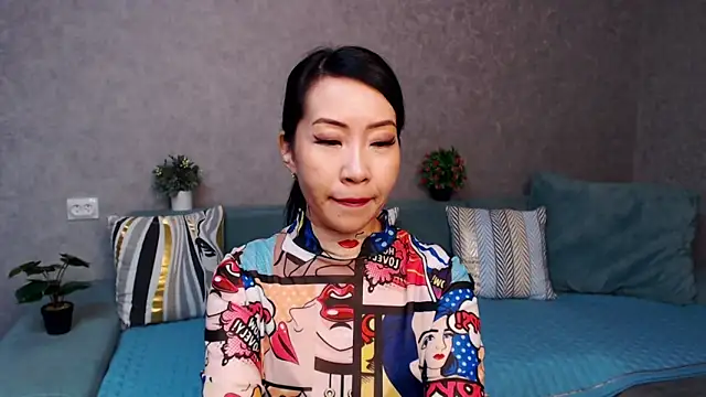 LiaPak online show from 11.25.25