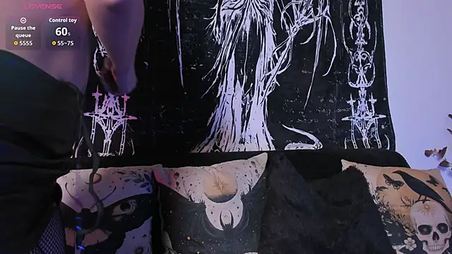 Snapshot of Seraphine_hell chatting on 12.17.25 Seraphine hell online show from 12.17.25