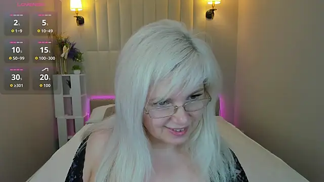 Snapshot of Hella_Fabel chatting on 06.08.26 Hella Fabel online show from 06.08.26
