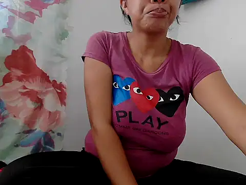 Snapshot of RicenTits chatting on 11.13.25 RicenTits online show from 11.13.25