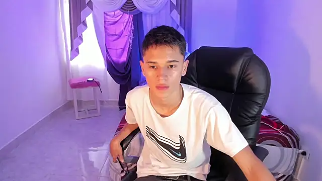 Aron Boyy online show from 09.15.25