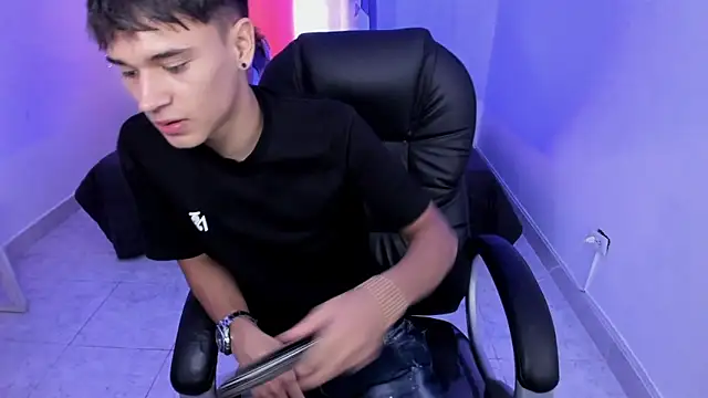 Aron Boyy online show from 03.05.26