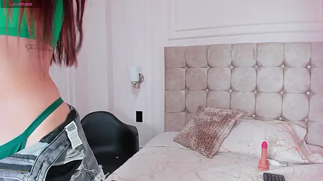 Snapshot of DulceEstrella_ chatting on 09.28.25 DulceEstrella online show from 09.28.25