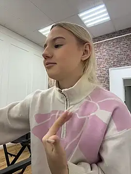 Sky Cutie online show from 12.17.25