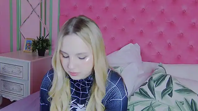 Sky Cutie online show from 03.15.26