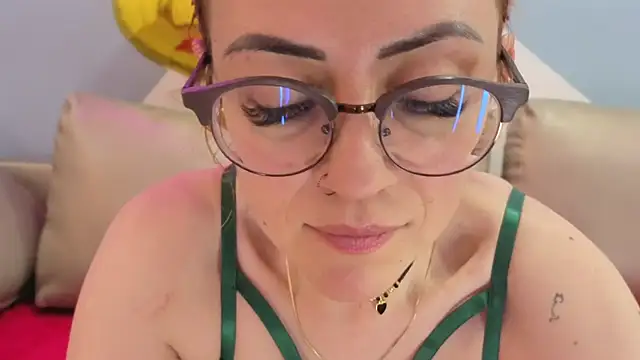 Snapshot of Victoria_Fallon chatting on 10.09.25 Victoria Fallon online show from 10.09.25