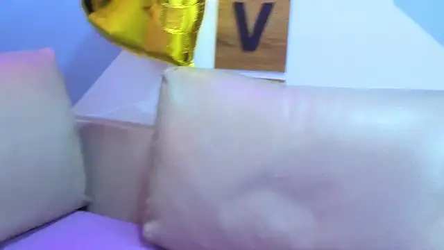 Snapshot of Victoria_Fallon chatting on 11.12.25 Victoria Fallon online show from 11.12.25