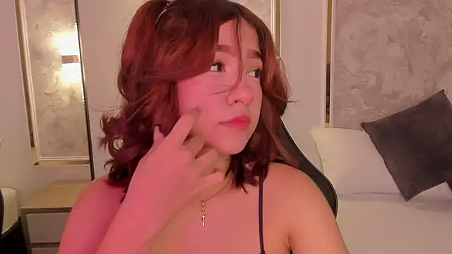 Snapshot of doll_eyees_ chatting on 09.27.25 doll eyees online show from 09.27.25