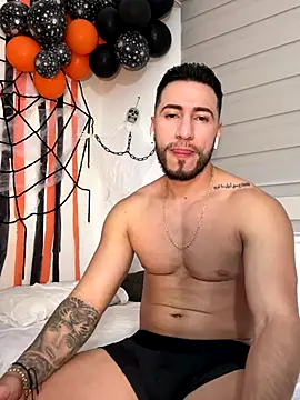 Snapshot of Thiago_Hill chatting on 10.23.25 Thiago Hill online show from 10.23.25