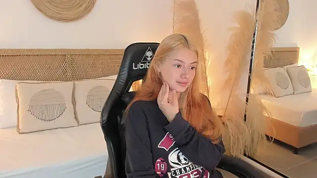 Snapshot of daniand_ chatting on 09.22.25 daniand online show from 09.22.25