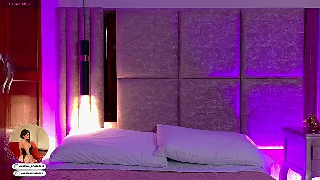 Snapshot of Martina-Roberts- chatting on 09.16.25 Martina-Roberts- online show from 09.16.25