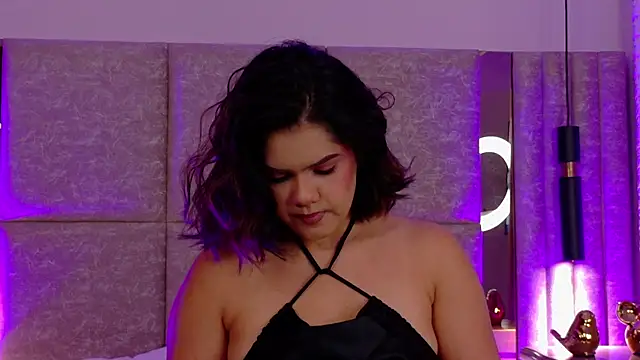 Snapshot of Martina-Roberts- chatting on 09.23.25 Martina-Roberts- online show from 09.23.25