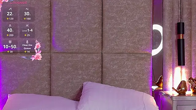 Snapshot of Martina-Roberts- chatting on 09.25.25 Martina-Roberts- online show from 09.25.25