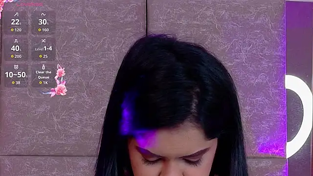 Snapshot of Martina-Roberts- chatting on 10.11.25 Martina-Roberts- online show from 10.11.25