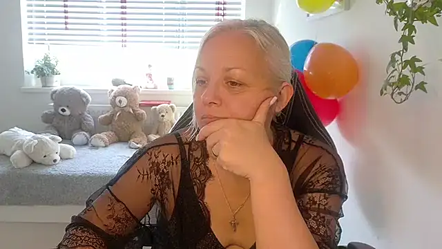 Linsy Kim online show from 12.22.25