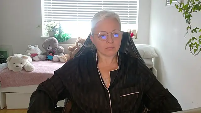 Linsy Kim online show from 02.01.26