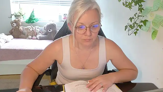 Linsy Kim online show from 02.13.26