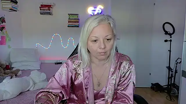 Linsy Kim online show from 04.05.26