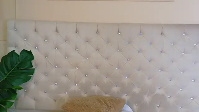 Snapshot of CathMellow chatting on 11.28.25 CathMellow online show from 11.28.25