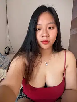 Snapshot of maianhcute chatting on 10.11.25 maianhcute online show from 10.11.25