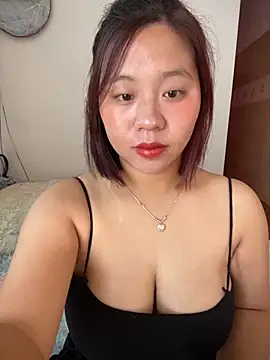 Snapshot of maianhcute chatting on 10.23.25 maianhcute online show from 10.23.25