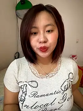 Snapshot of maianhcute chatting on 11.17.25 maianhcute online show from 11.17.25