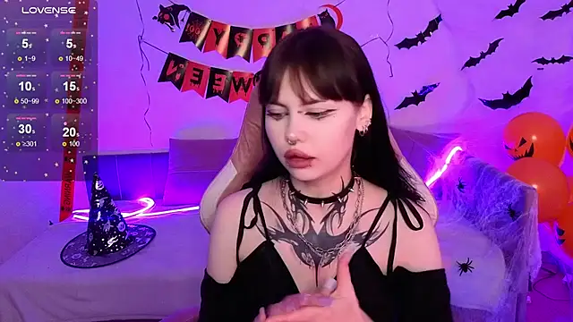 Morana Batt online show from 10.31.25