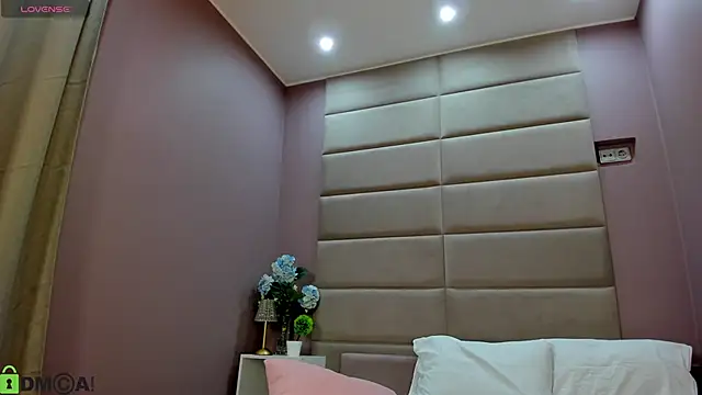 Adeline Perle online show from 11.20.25