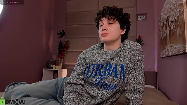 Adeline Perle online show from 01.17.26