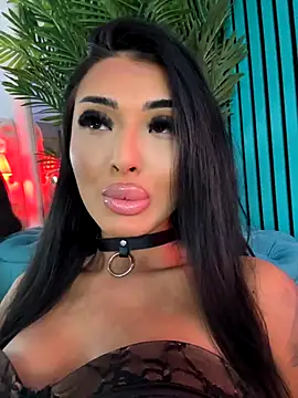 Snapshot of ArabellaPosh chatting on 09.15.25 ArabellaPosh online show from 09.15.25