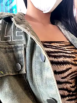 Snapshot of Clara8899 chatting on 10.18.25 Clara8899 online show from 10.18.25