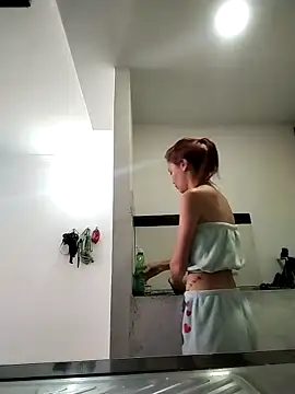 dulcelatin21 online show from 10.11.25