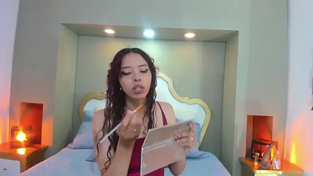 Snapshot of AteneaGreyy chatting on 11.08.25 AteneaGreyy online show from 11.08.25