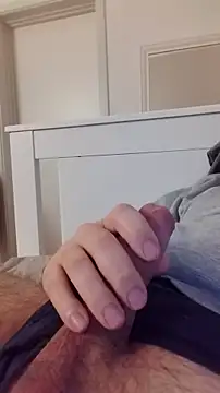 Snapshot of NewJoiner chatting on 12.04.25 NewJoiner online show from 12.04.25